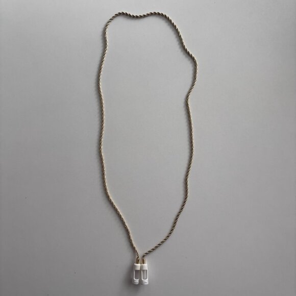 TAPPER 18K Gold AirPod Headphone Rope Chain Necklace - Picture 3 of 6